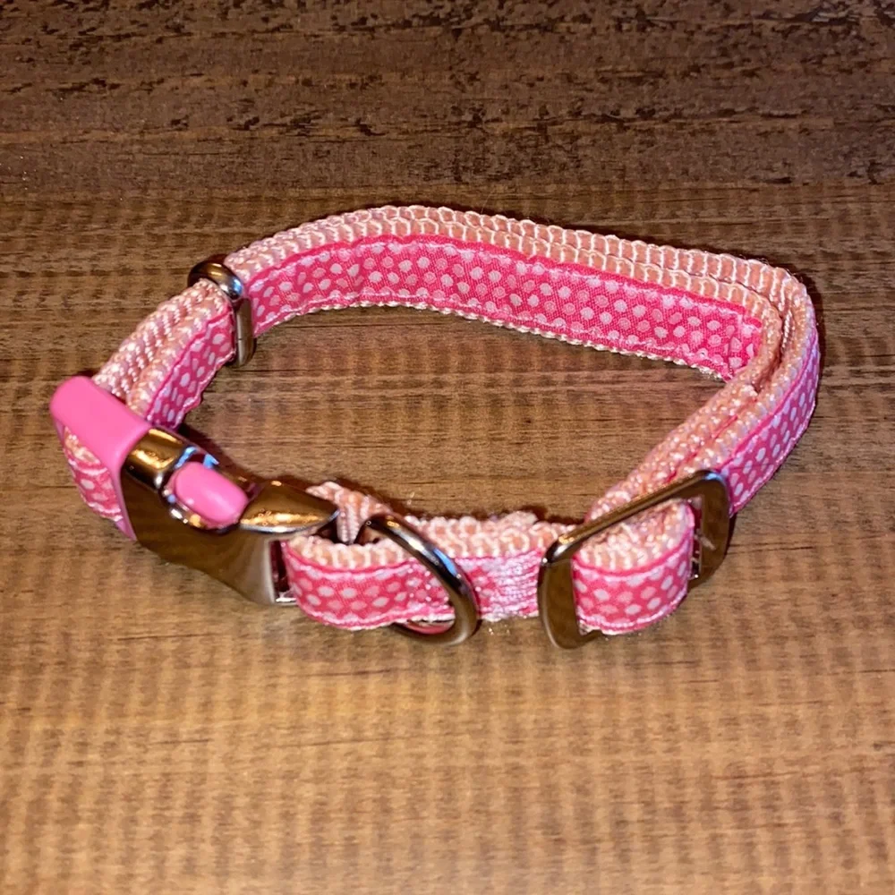 Brand new metal clap pink polka dot dog collar